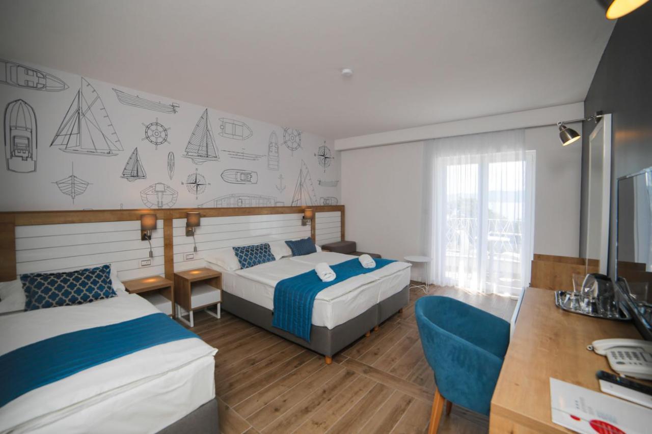 Hotel Ivando - K&S Дрвеник Экстерьер фото